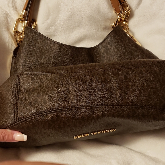 Michael Kors Lillie LG Chain Shoulder Bag - Picture 5 of 7